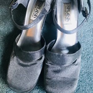 🚨FINAL PRICE🚨Splash closed toe chunky heels